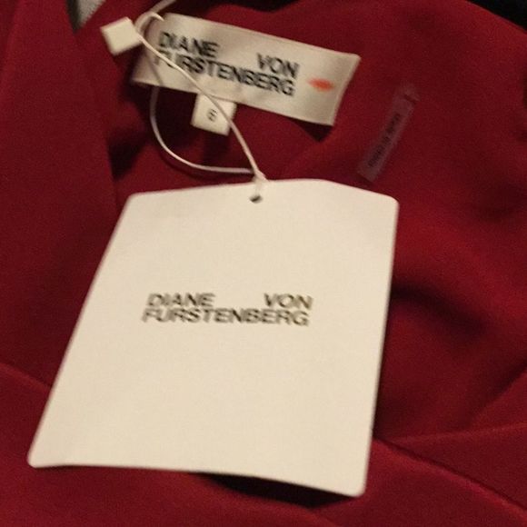 Diane von FurstenbergRed Asymmetric Side - Picture 10 of 10